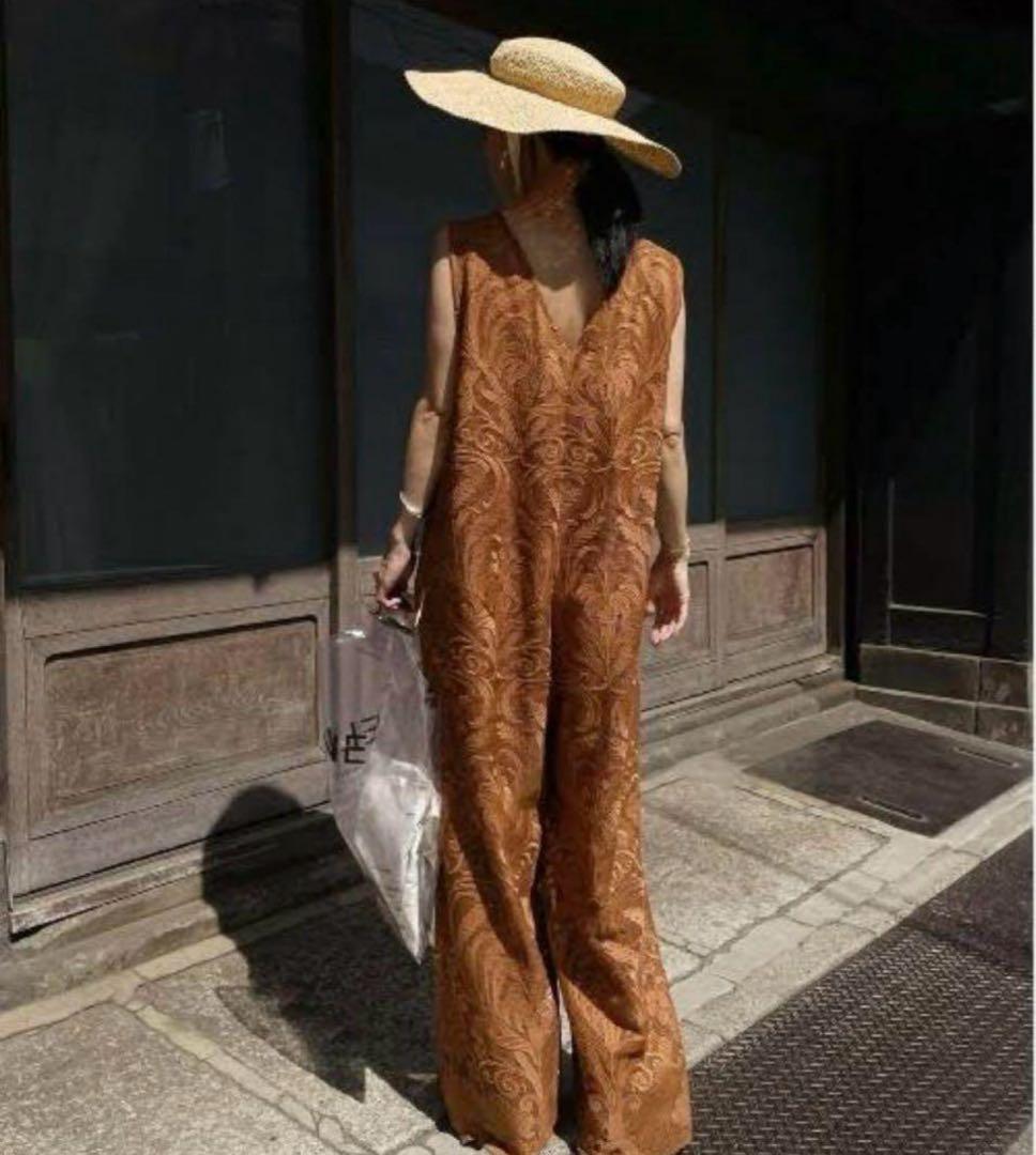 アメリ　ヴィンテージ　CHLOE V NECK ROMPERS