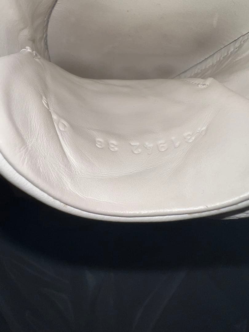 GUCCI グッチ　エンブロイダリー 蜂　スニーカー　レザー　白36