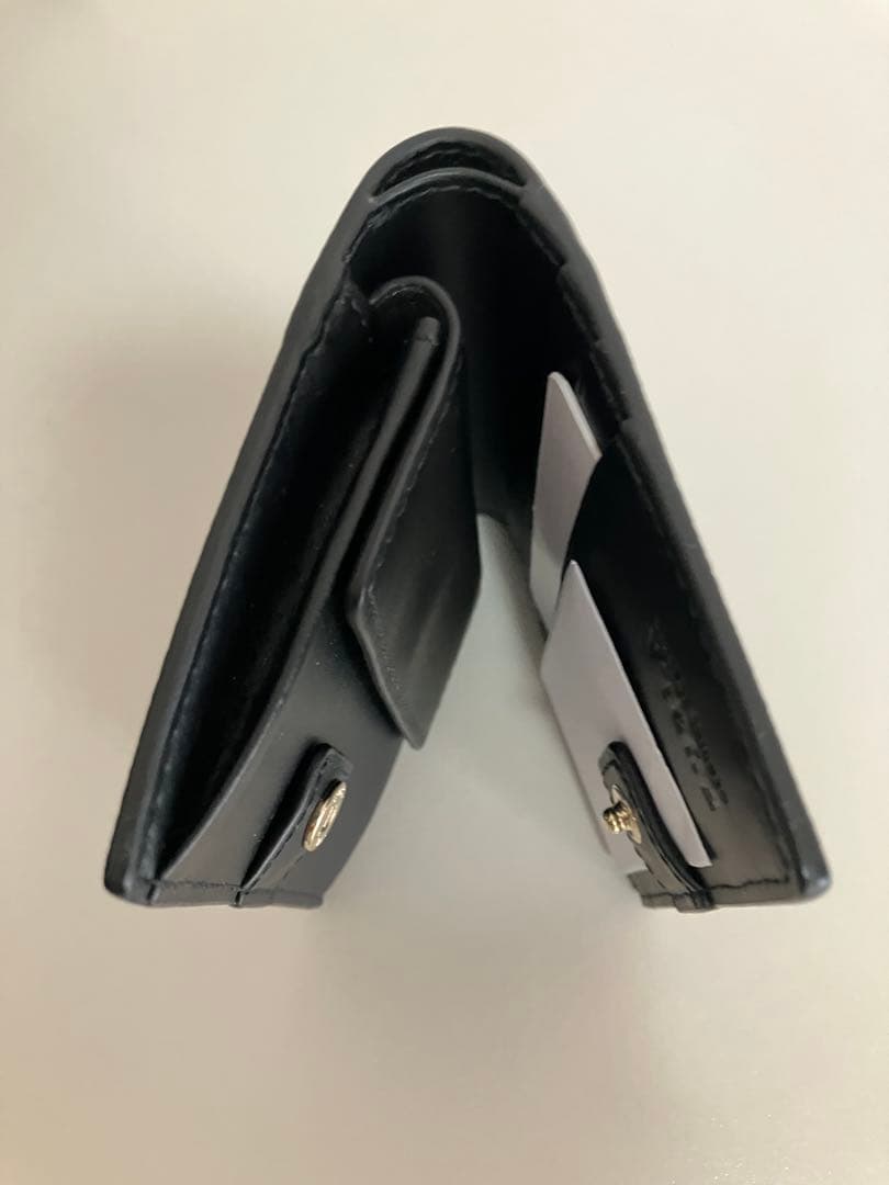 【新品未使用】フルラ FURLA レザー二折財布 コンパクトウ オレット 黒