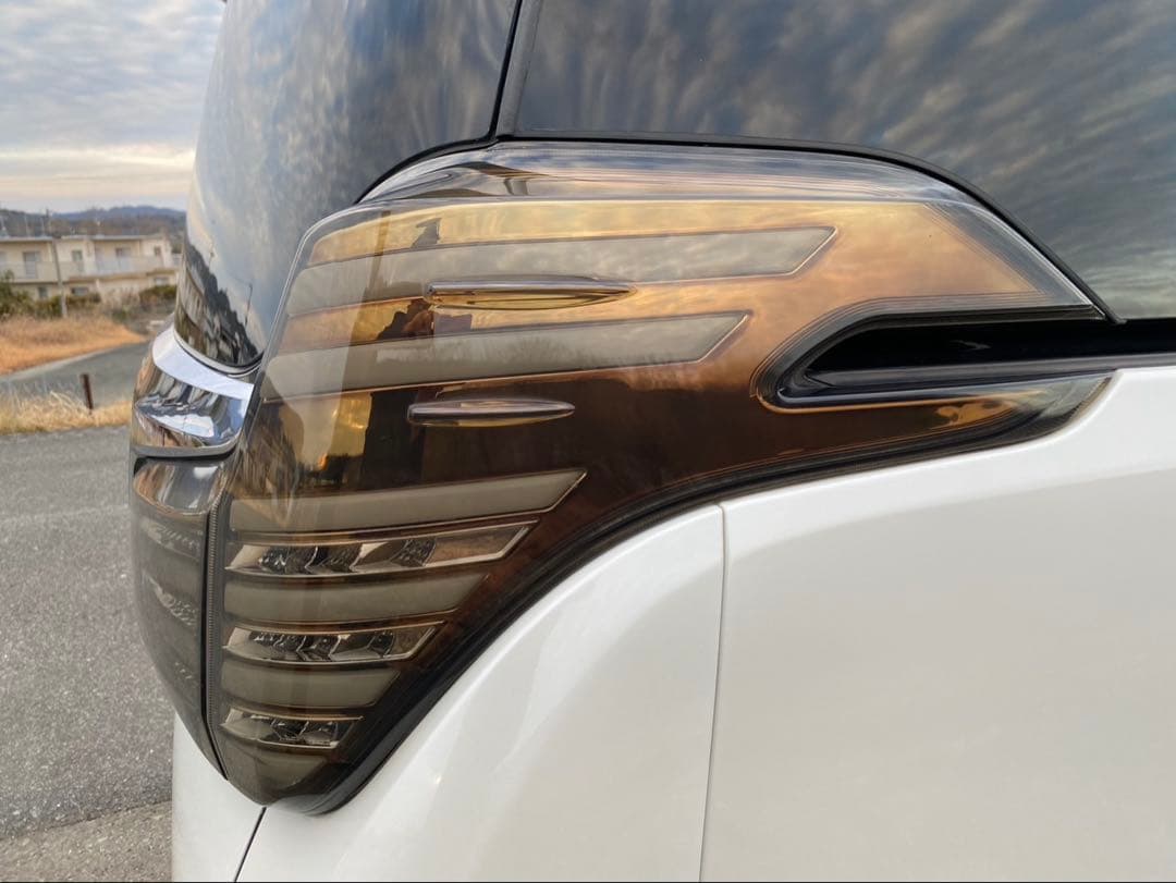 トヨタ アルファード 30後期　ヴァレンティ　スモークテールランプ