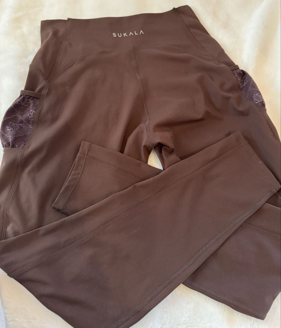 2025秋の新作 【 SUKALA】フラワーレースレギンス ブラウン　L