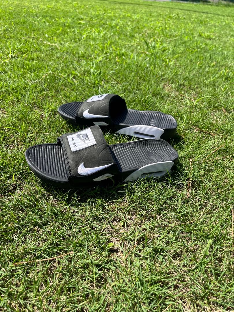 入手困難　Nike AIR MAX シャワーサンダル　白黒