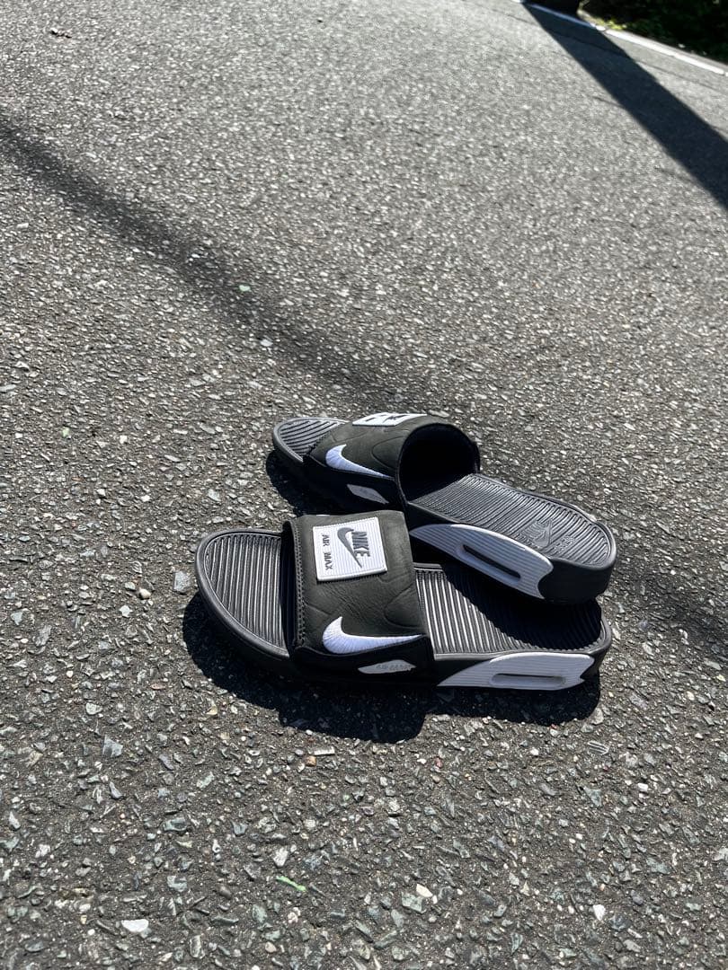 入手困難　Nike AIR MAX シャワーサンダル　白黒