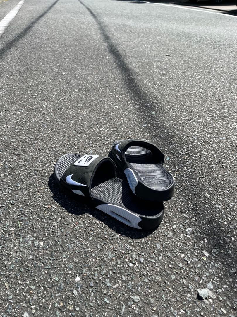 入手困難　Nike AIR MAX シャワーサンダル　白黒