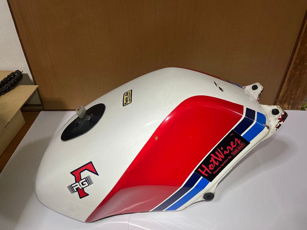 RG250 ガンマ ガソリンタンク　GJ21A タンク