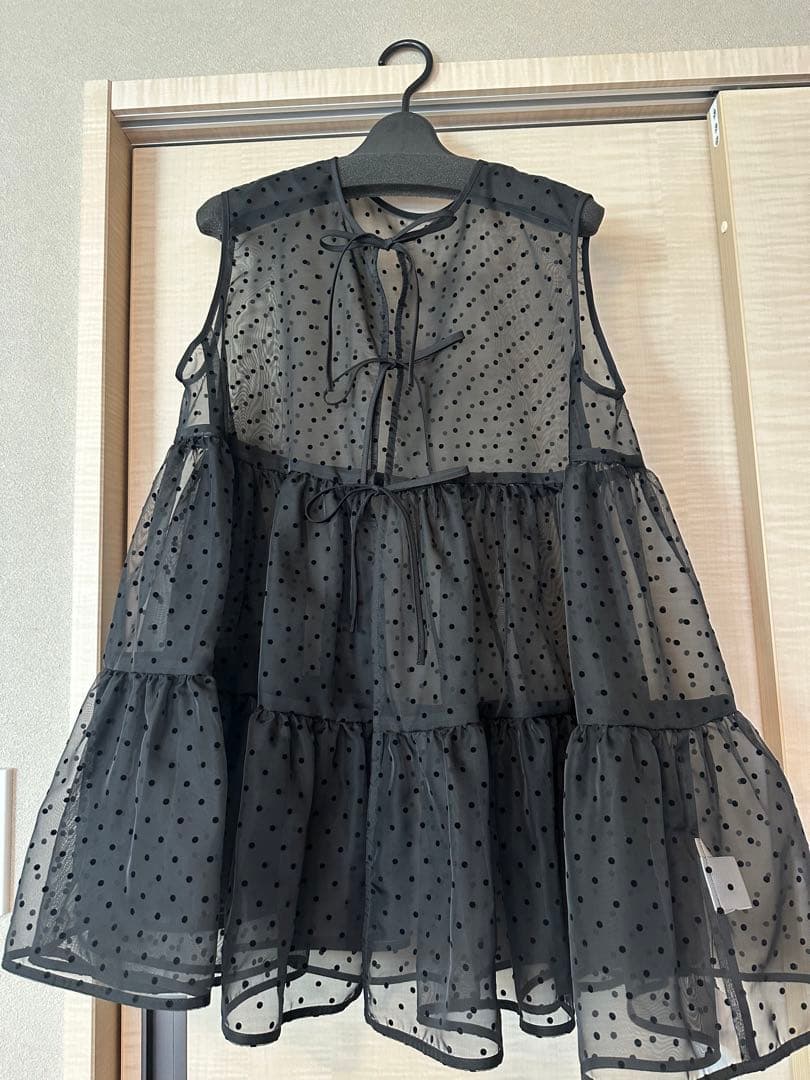 新品未使用タグ付きyori ドットフロッキーティアードジレ　ブラック