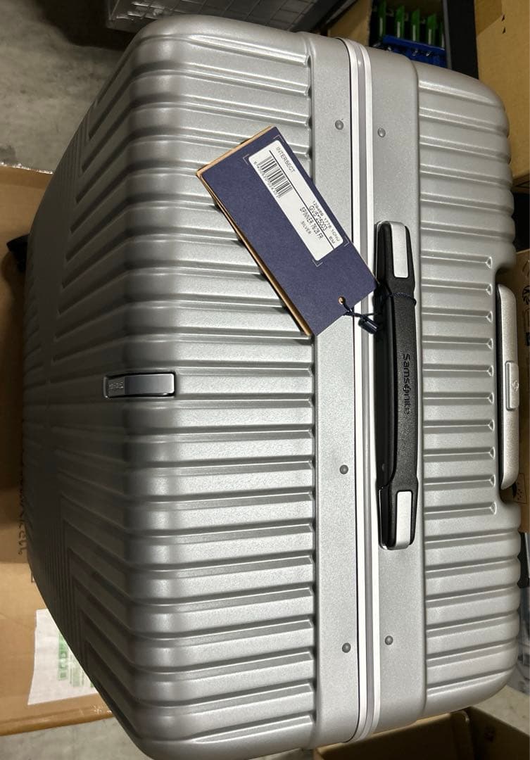 サムソナイト　スーツケース インターセクト スピナー　シルバー　93L