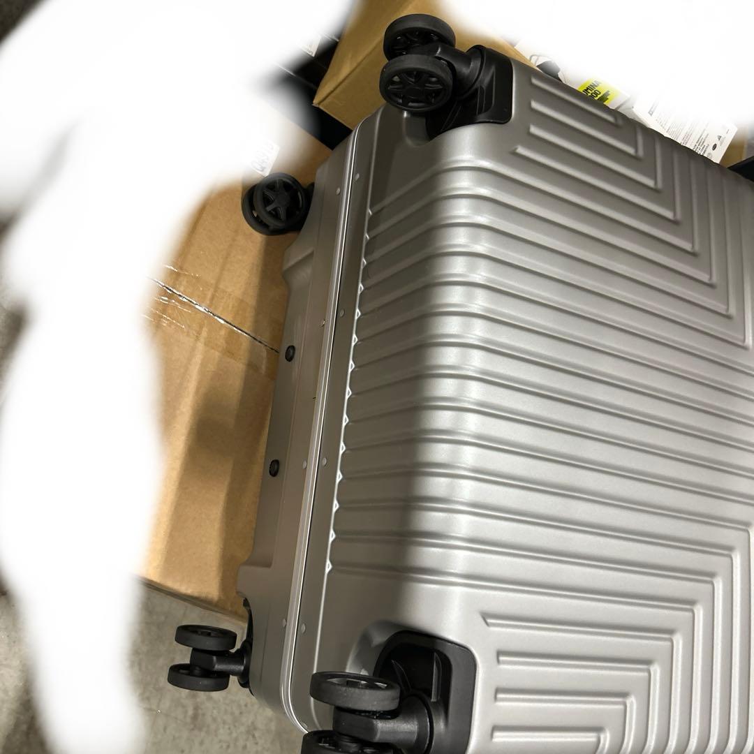 サムソナイト　スーツケース インターセクト スピナー　シルバー　93L