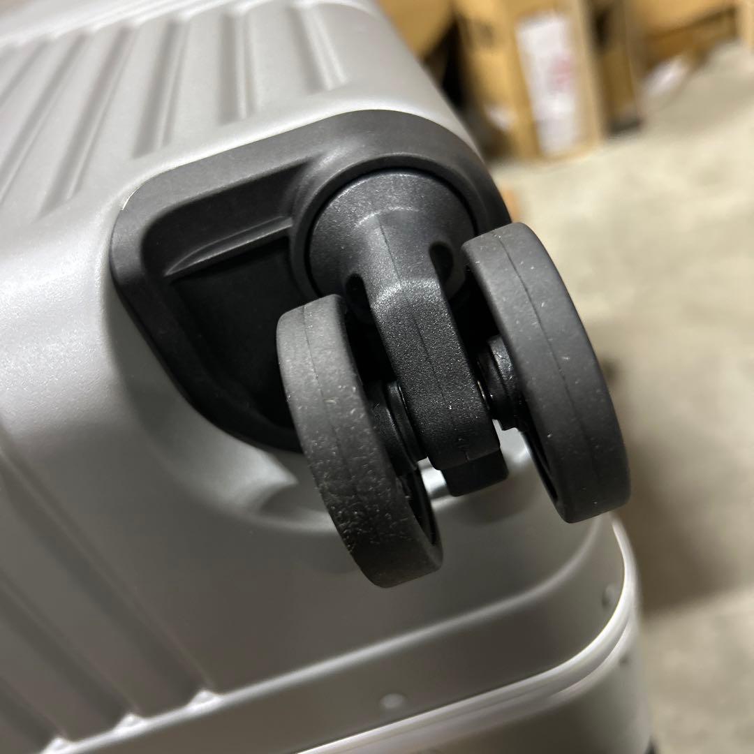 サムソナイト　スーツケース インターセクト スピナー　シルバー　93L