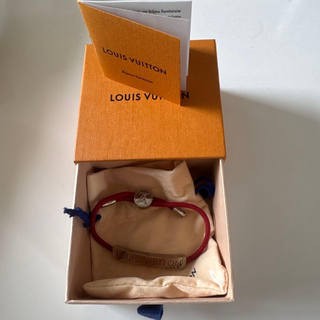 LOUIS VUITTON レッド バングル
