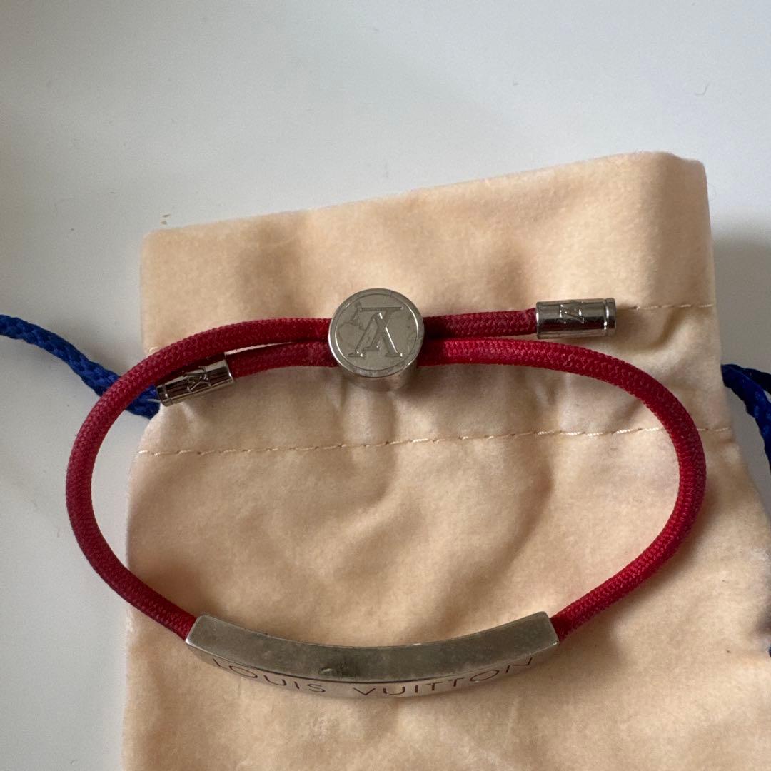 LOUIS VUITTON レッド バングル