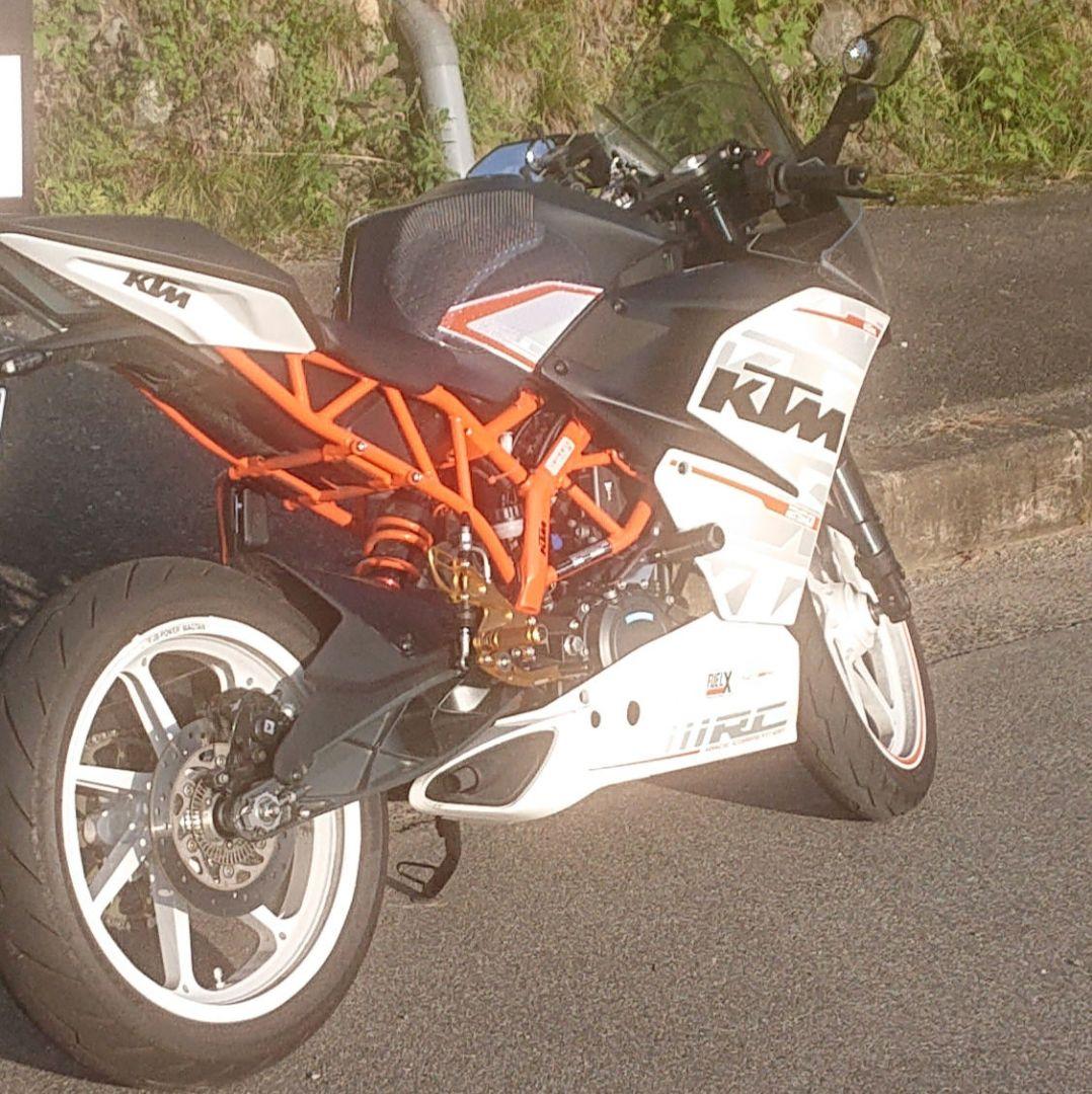 KTM RC390 マジカルレーシング　タンクエンド　カーボン綾織り