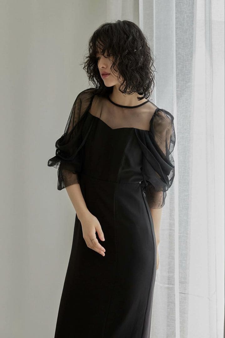 新品タグ付き　チュールオフショルダー　パーティー　ドレス フリル袖