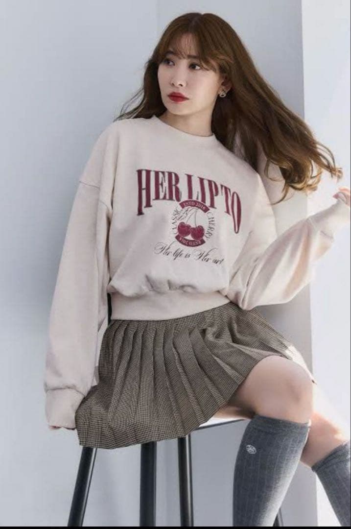 新品　Classic Cherry Sweatshirt herlipto