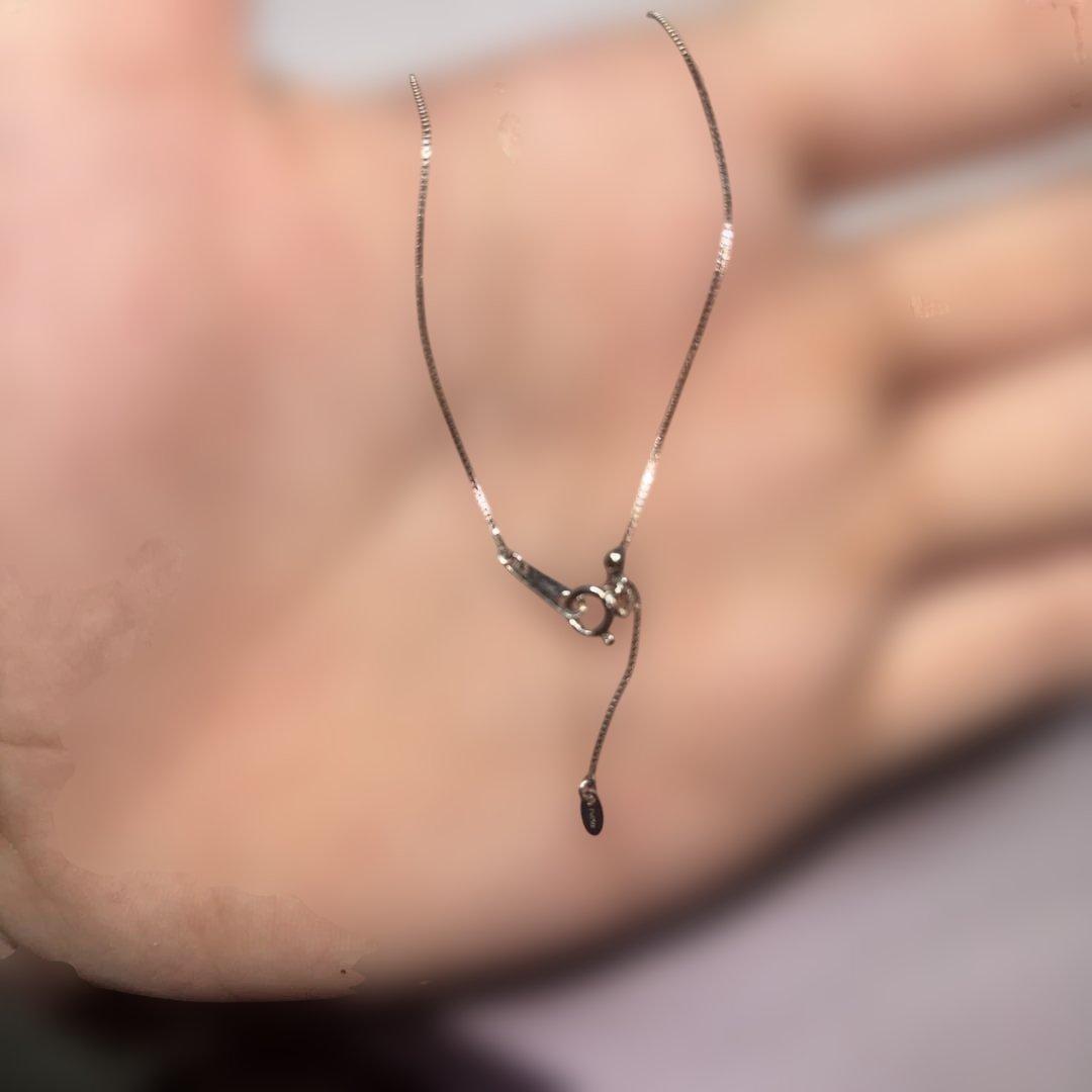 レディースネックレス　Pt850 ダイヤと水色の宝石