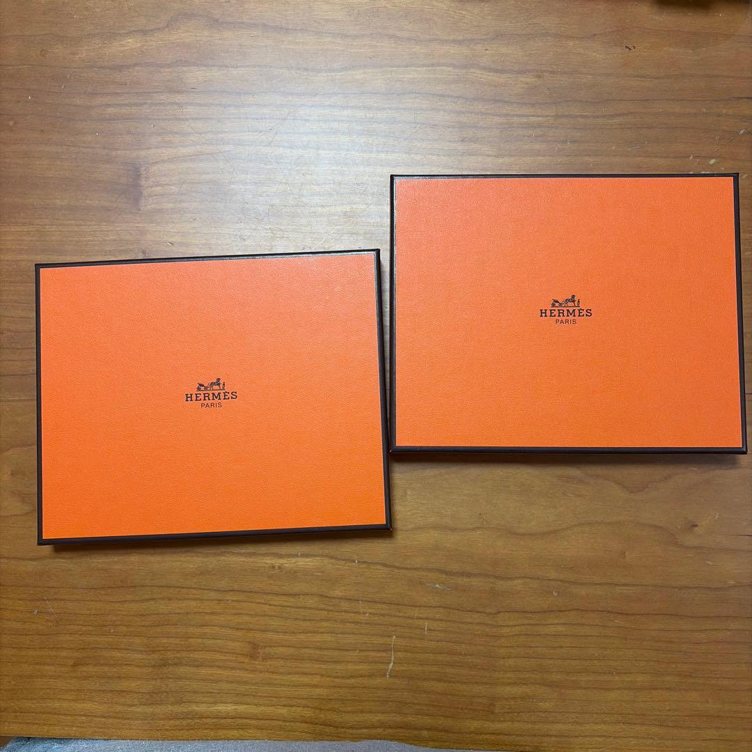 HERMES 皿 2枚セット 白/茶色と青色　新品　箱付き