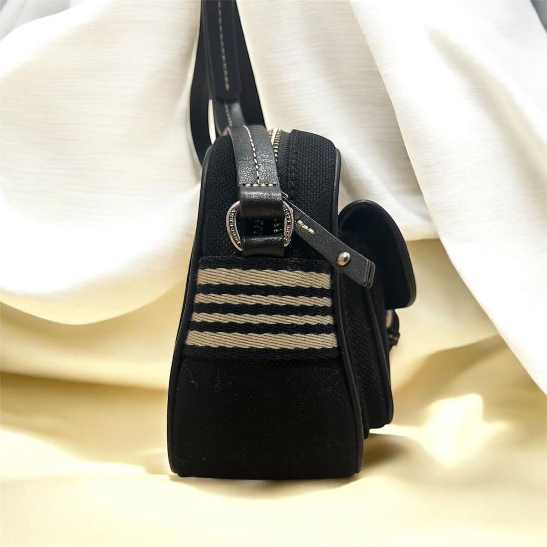 Burberry バーバリー　ショルダーバッグ　ブラック　刺繍ロゴ