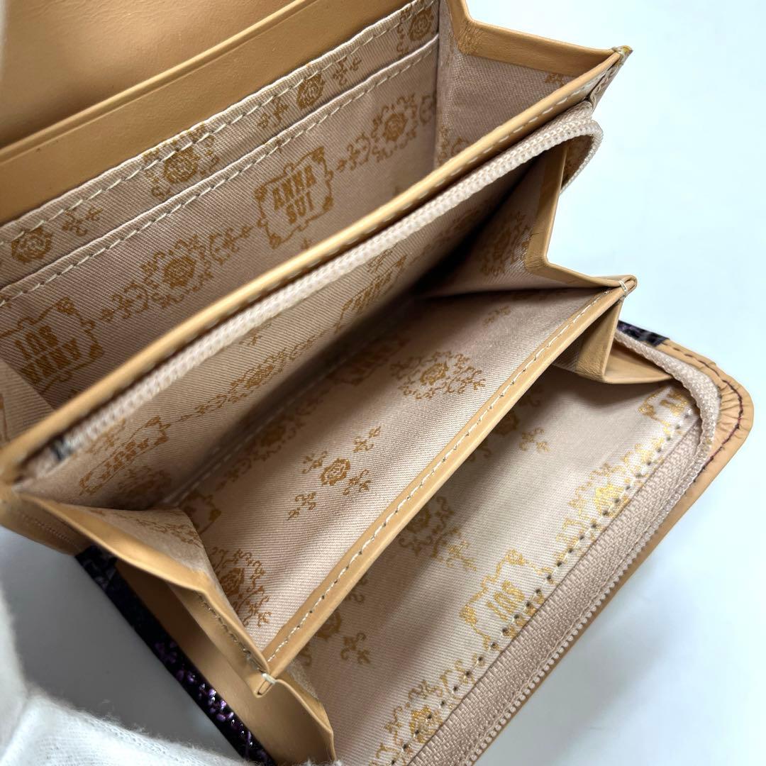 【人気モデル‼︎】ANNA SUI ルーミー　二つ折り財布　薔薇型押し　パープル