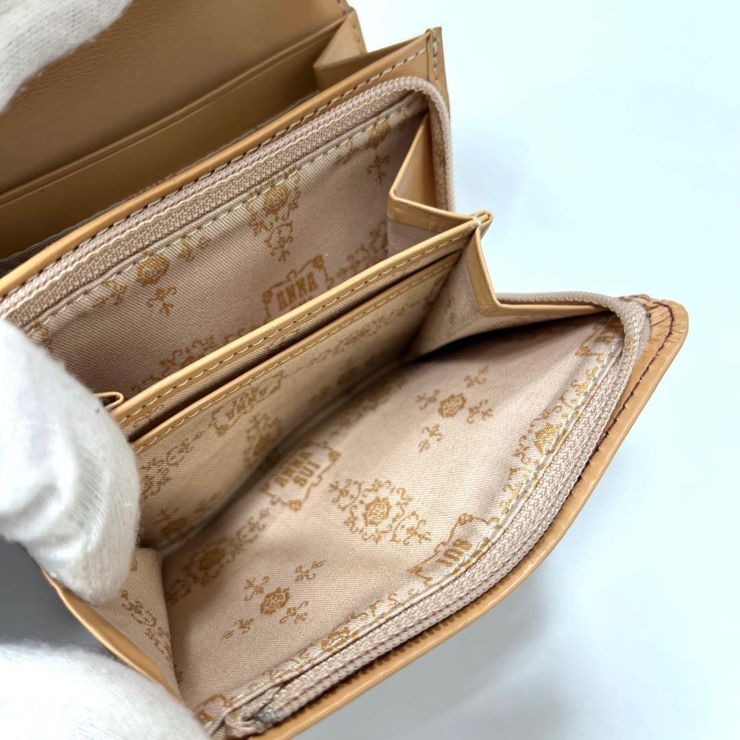 【人気モデル‼︎】ANNA SUI ルーミー　二つ折り財布　薔薇型押し　パープル