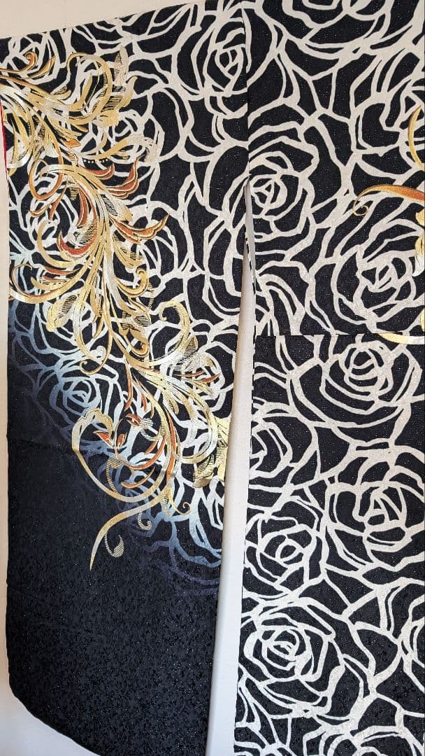 【超美品•現代柄】黒地に華やかな白と赤と金のバラの振袖＆袋帯のセット♪172cm