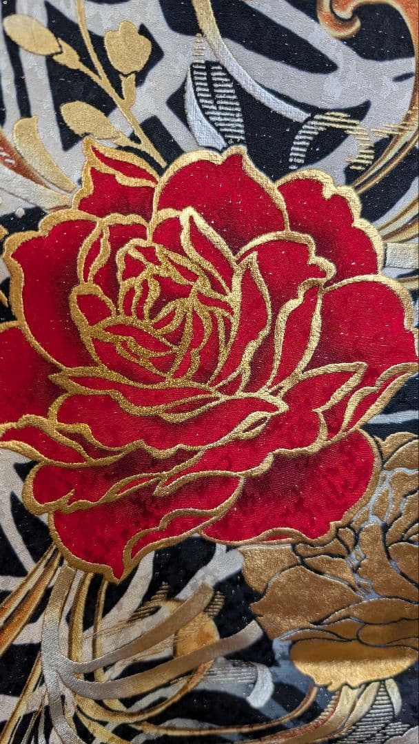 【超美品•現代柄】黒地に華やかな白と赤と金のバラの振袖＆袋帯のセット♪172cm