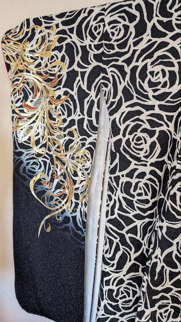 【超美品•現代柄】黒地に華やかな白と赤と金のバラの振袖＆袋帯のセット♪172cm