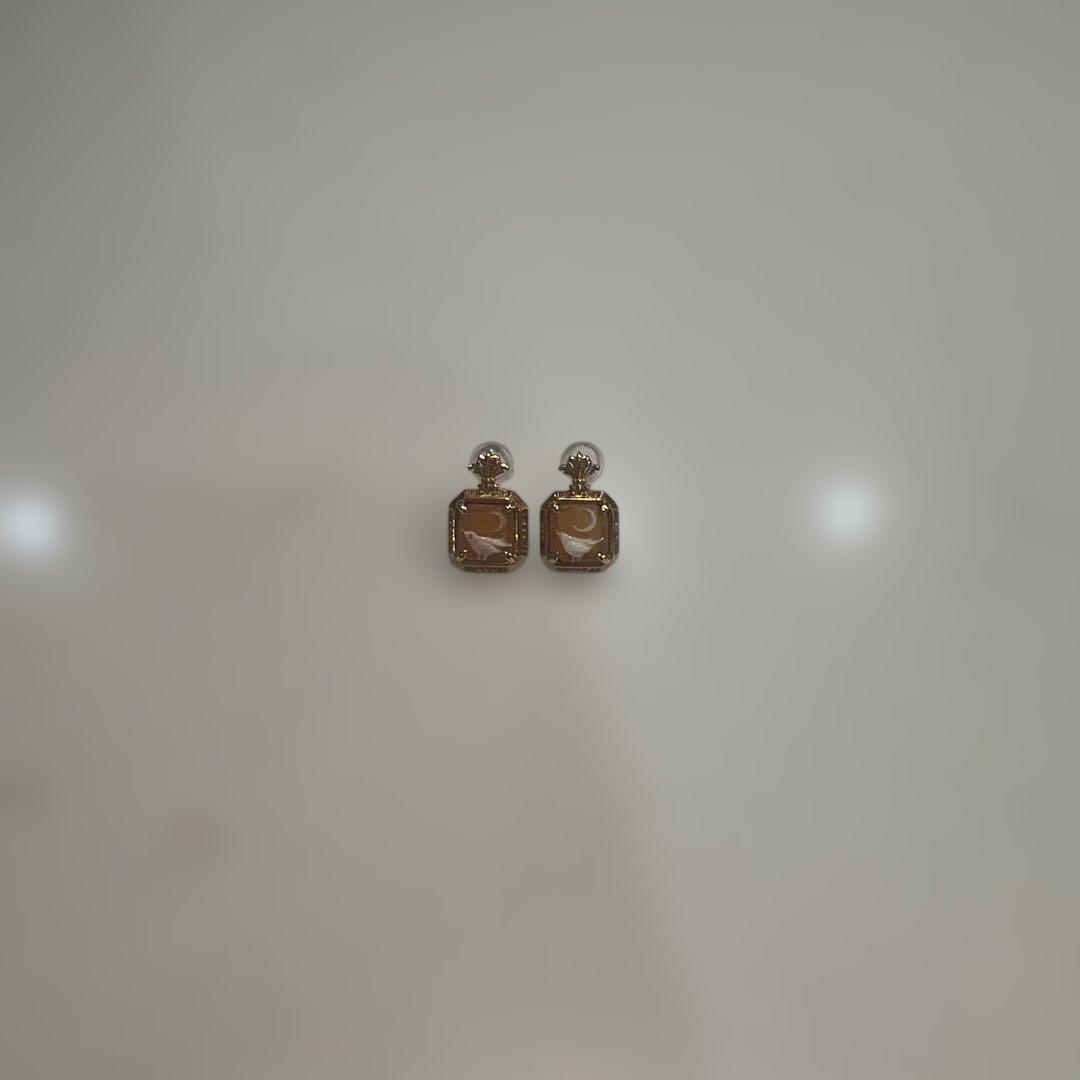 アガット　agete カメオ　ピアス　鳥　 シェルカメオ　k10