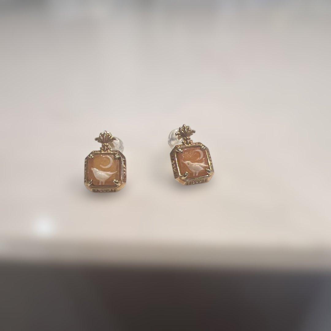 アガット　agete カメオ　ピアス　鳥　 シェルカメオ　k10