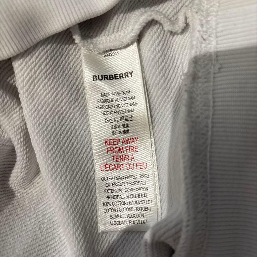 バーバリー　トレーナー　8Y