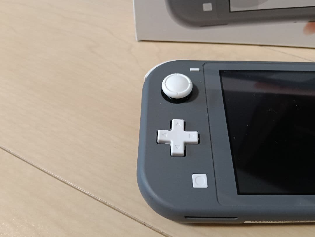 Nintendo　スイッチライト　本体　箱付き　美品