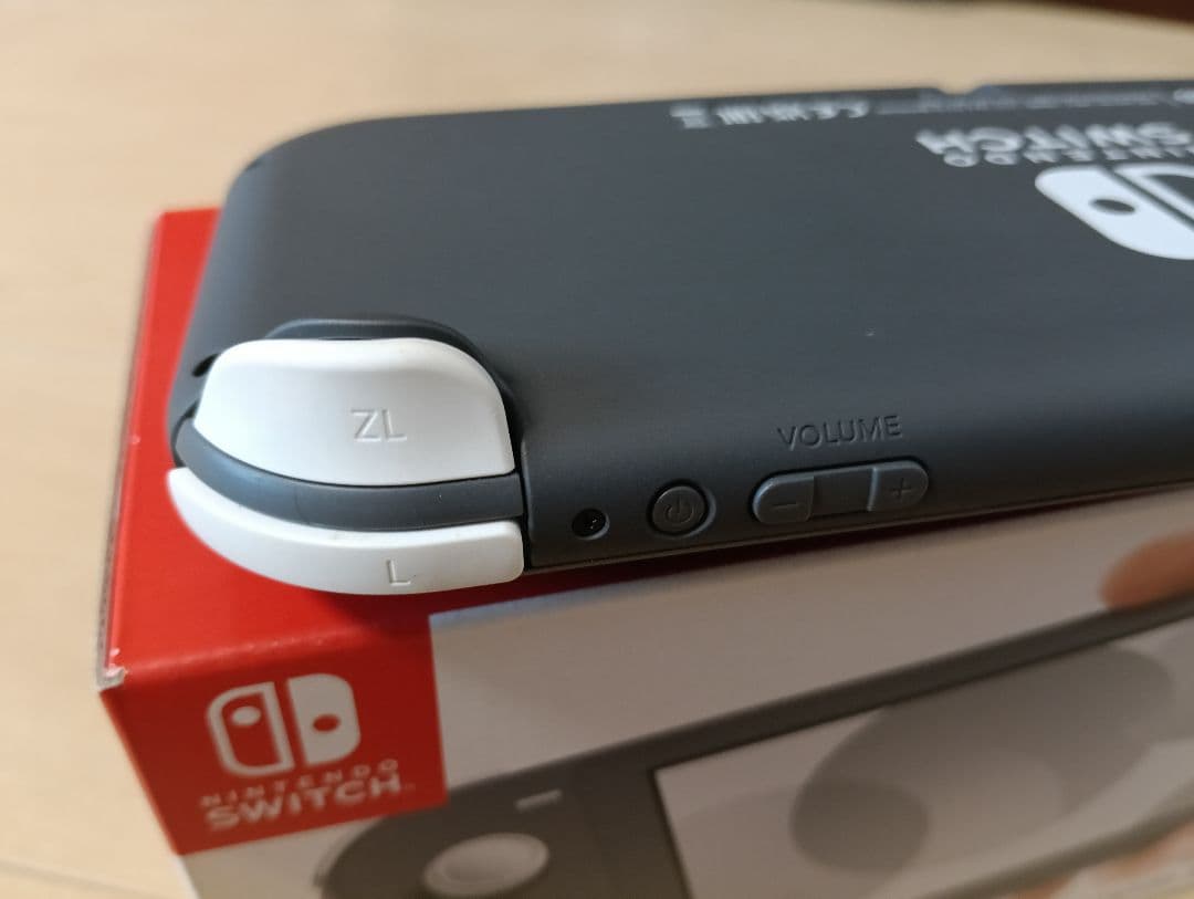 Nintendo　スイッチライト　本体　箱付き　美品