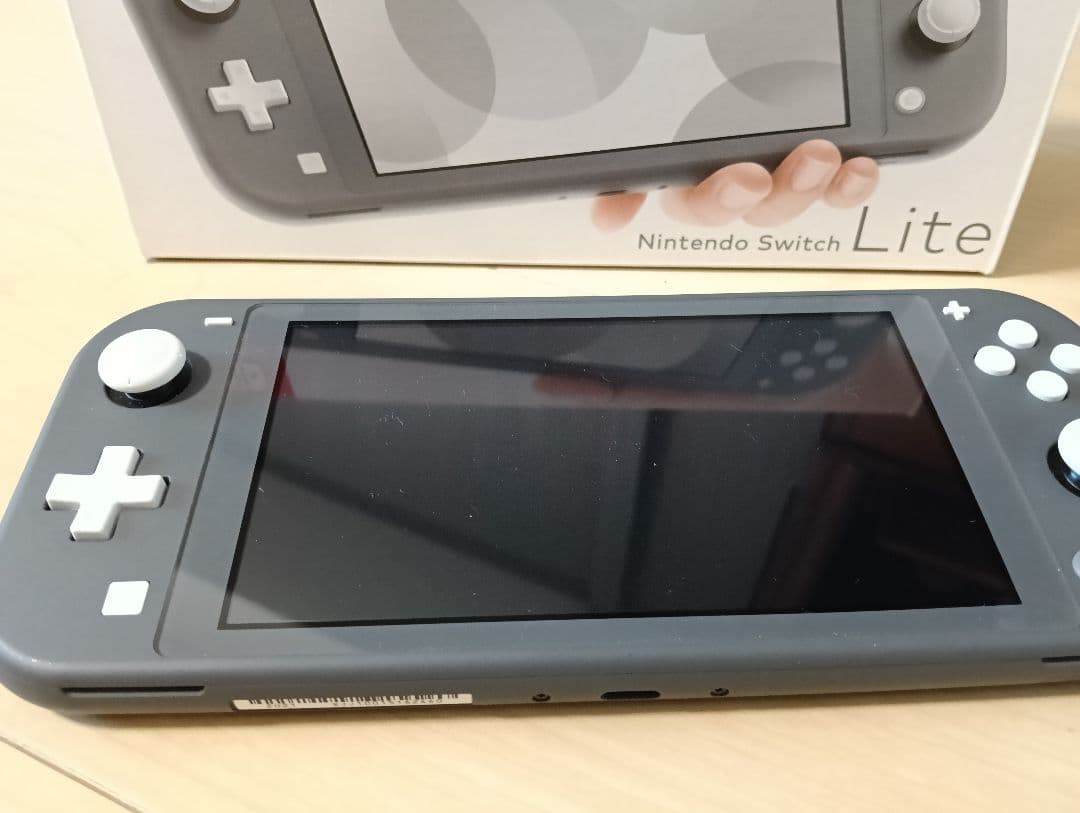 Nintendo　スイッチライト　本体　箱付き　美品