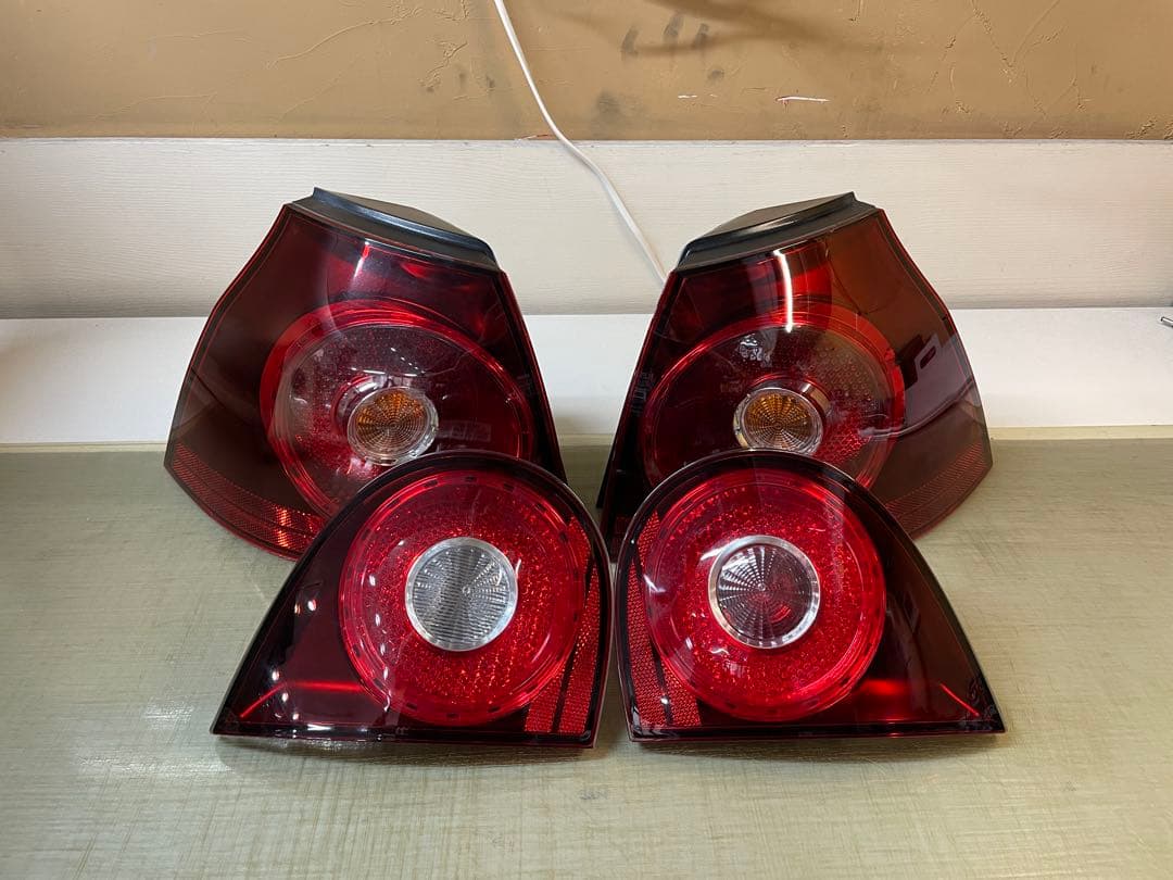 VW ゴルフ5 R32純正スモークテールレンズ　中古