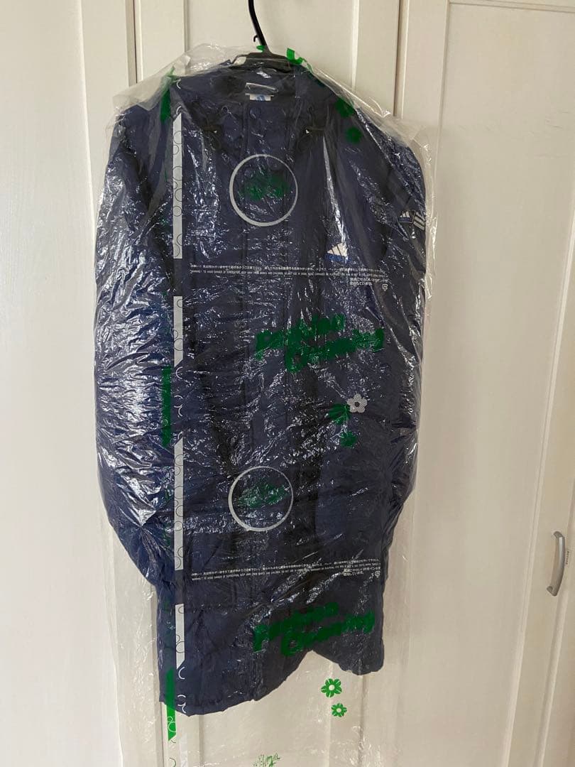【クリーニング済】刺繍ロゴadidas ダウン・フェザーコート　Ｓサイズ
