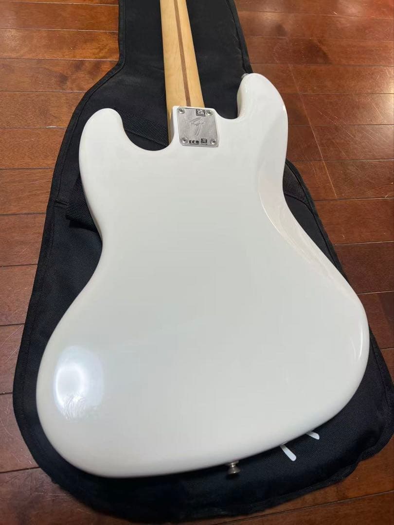Fender Player Series Jazz Bass ホワイト