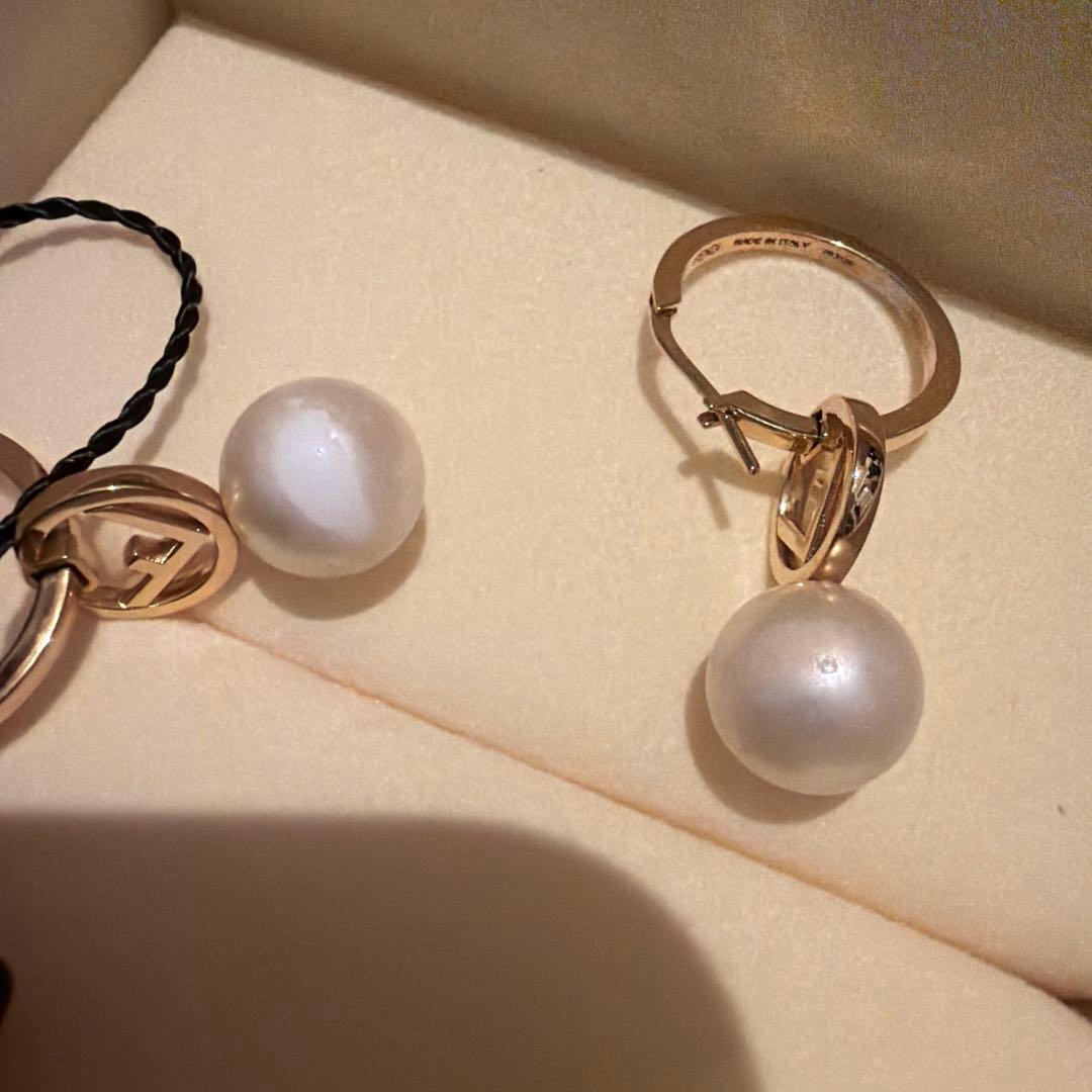 FENDI パール付きフープピアス