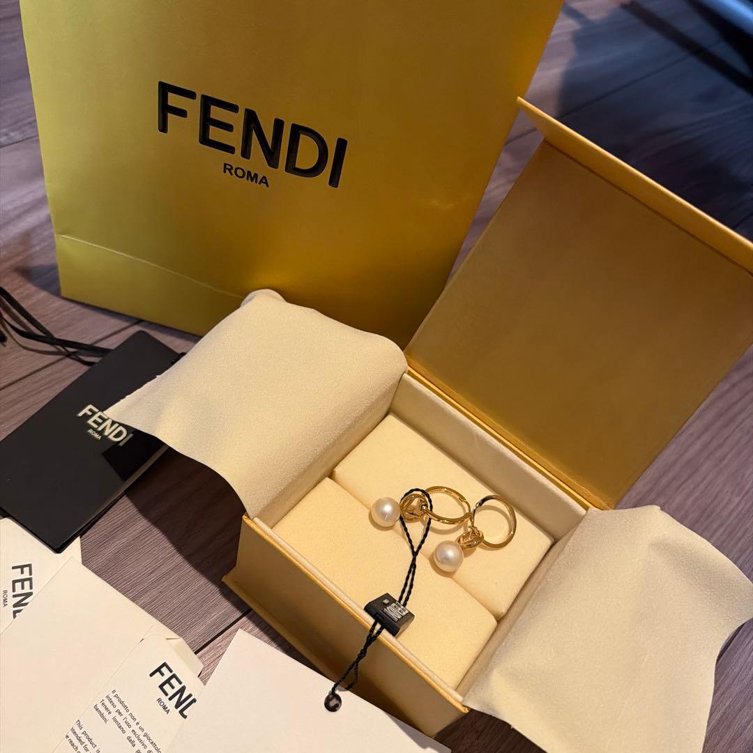FENDI パール付きフープピアス