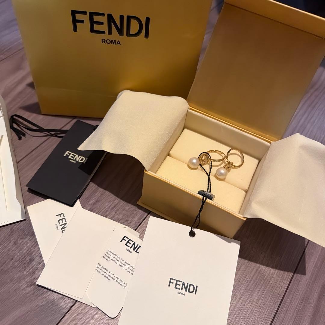 FENDI パール付きフープピアス