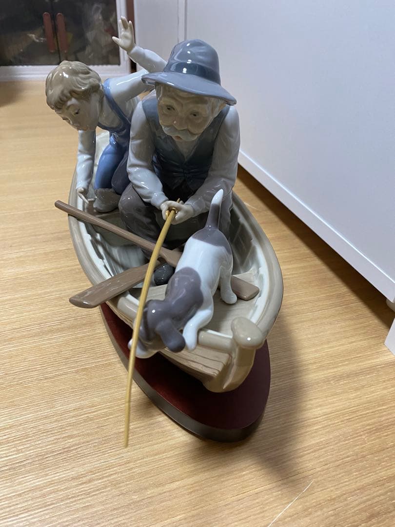 リヤドロLladroリアドロ陶器人形 置物ファミリーおじいちゃんと魚釣り-台座付