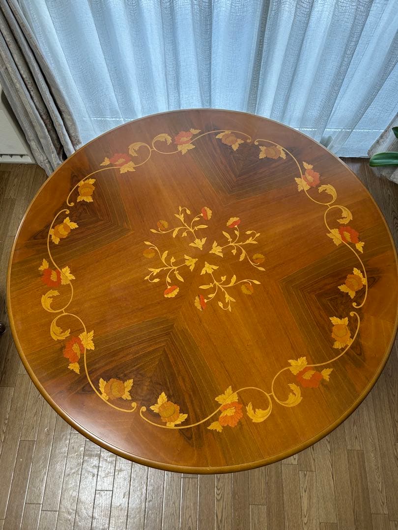 【お取引き相談中】彫刻入り脚＆木象嵌模様の高級木製丸テーブル