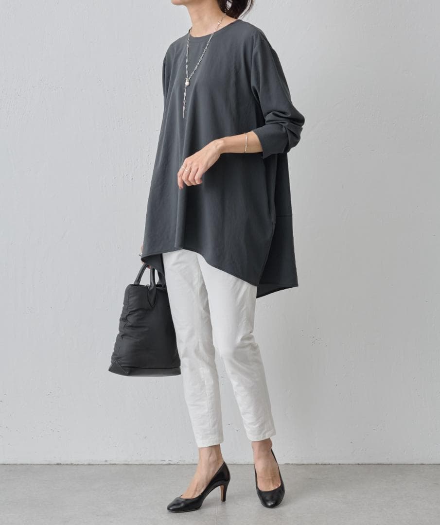 【新品タグ付】BEARDSLEY ビアズリー 後ろドレープTブラウス