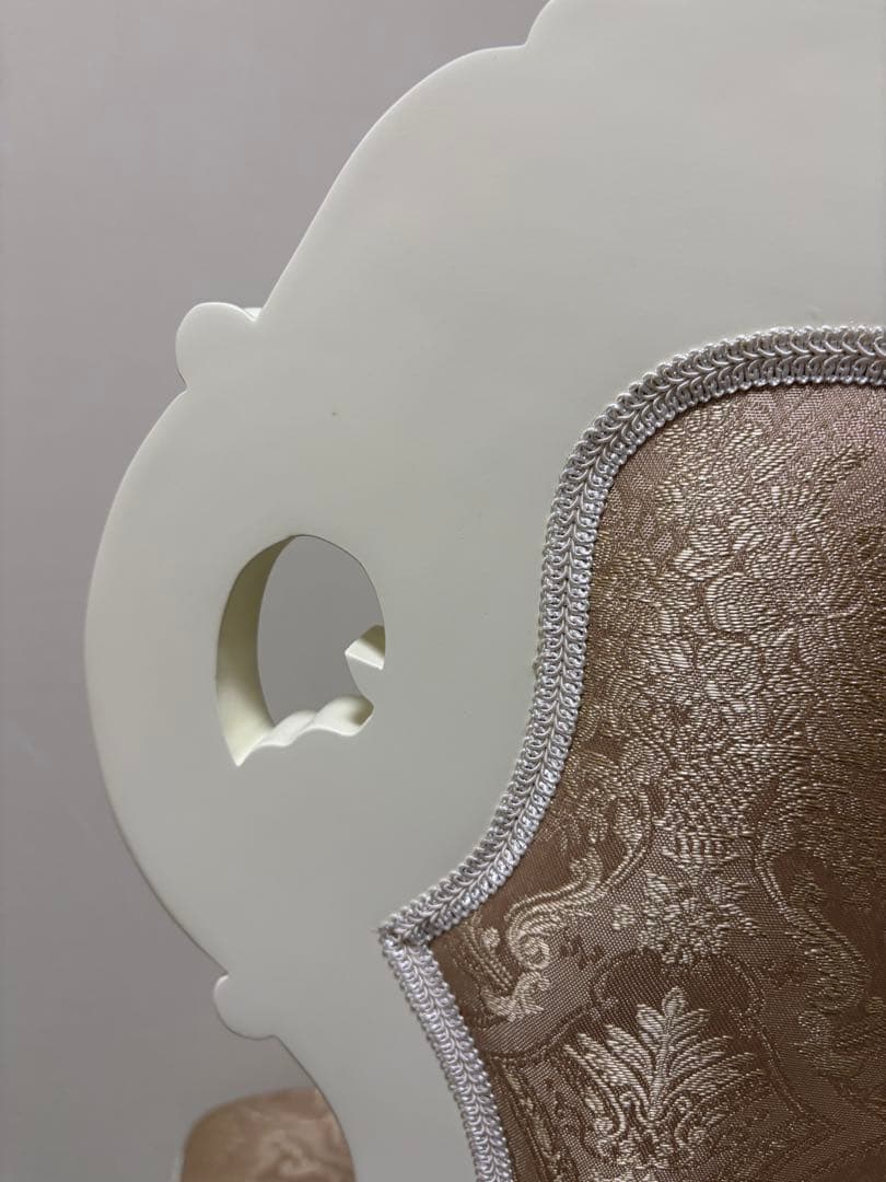 1.クラシック ホワイト ダイニングチェア　美品　4脚持っています。