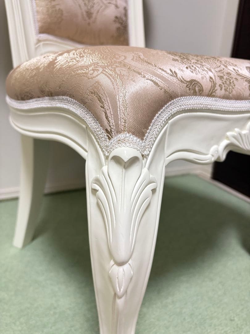 1.クラシック ホワイト ダイニングチェア　美品　4脚持っています。