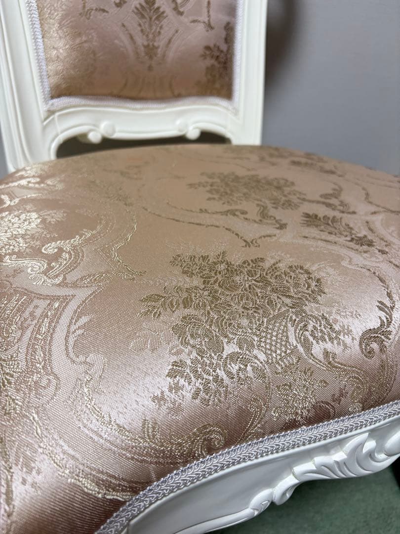 1.クラシック ホワイト ダイニングチェア　美品　4脚持っています。