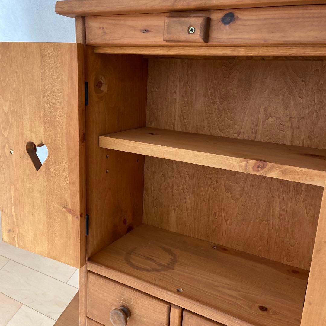 カントリー調　壁掛け木製キャビネット