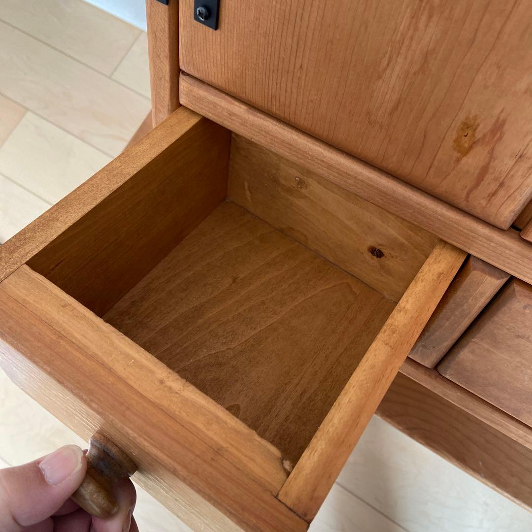 カントリー調　壁掛け木製キャビネット