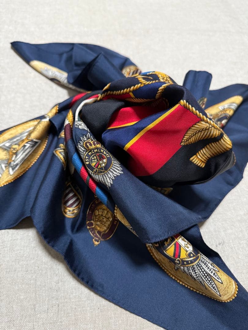 Ralph Lauren／大判スカーフ／メダルプリント／ネイビー／マルチカラー