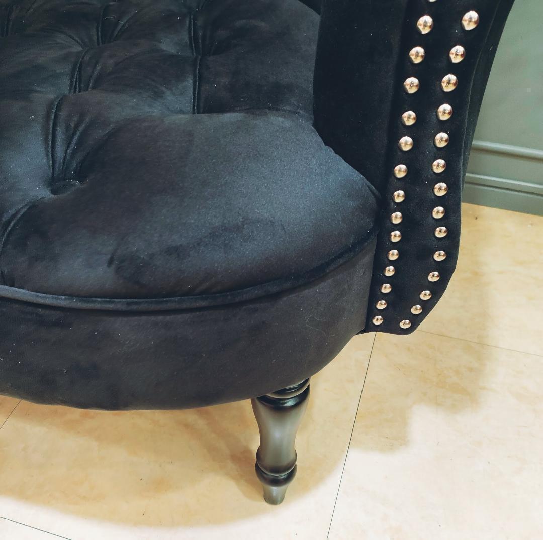 かわいい　２人掛けソファ　ブラック　アンティーク風　ゴスロリ　ボタン締め