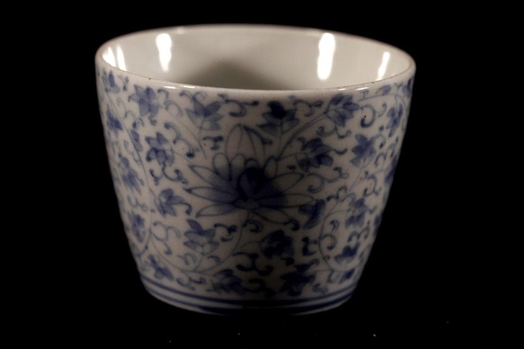 410 　古伊万里染付全面総花唐草蕎麦猪口　江戸中期