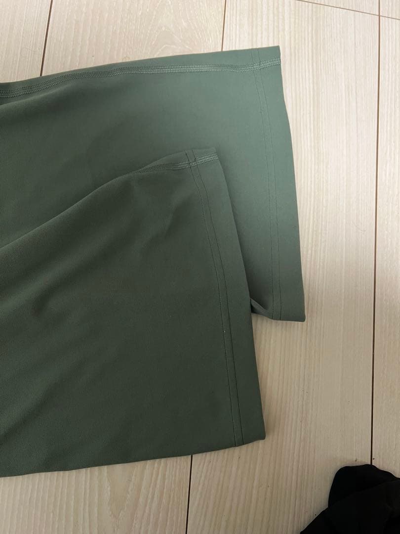 lululemonオリーブグリーン ハイウエスト フレアパンツ 6